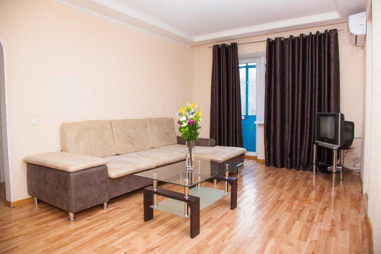 Semi Luxury Apt On Yatsenka 8 Near Intourist Hotel Zaporizhia Eksteriør billede